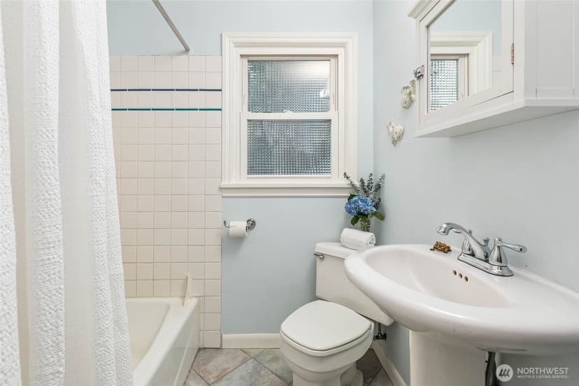 Property photo for 1947 34th Avenue W, Seattle photo 18