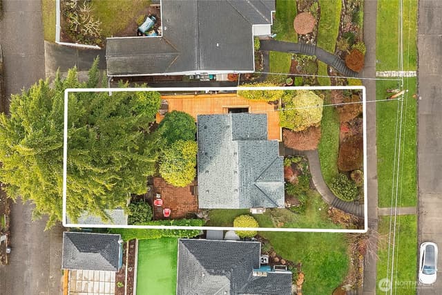 Property photo for 1947 34th Avenue W, Seattle photo 2