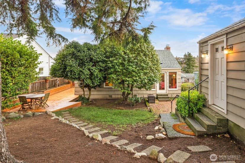Property photo for 1947 34th Avenue W, Seattle photo 4