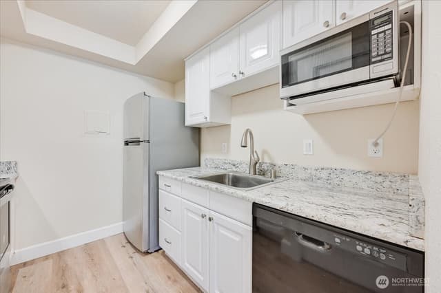 Property photo for 14600 NE 32ND Street #I-16, Bellevue photo 4