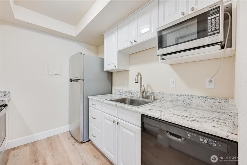 Property photo for 14600 NE 32ND Street #I-16, Bellevue photo 4
