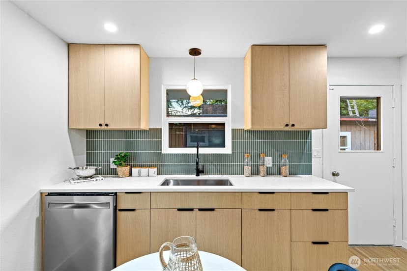 Property photo for 11721 24th Avenue NE, Seattle photo 11