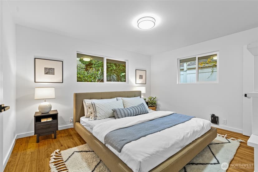 Property photo for 11721 24th Avenue NE, Seattle photo 15