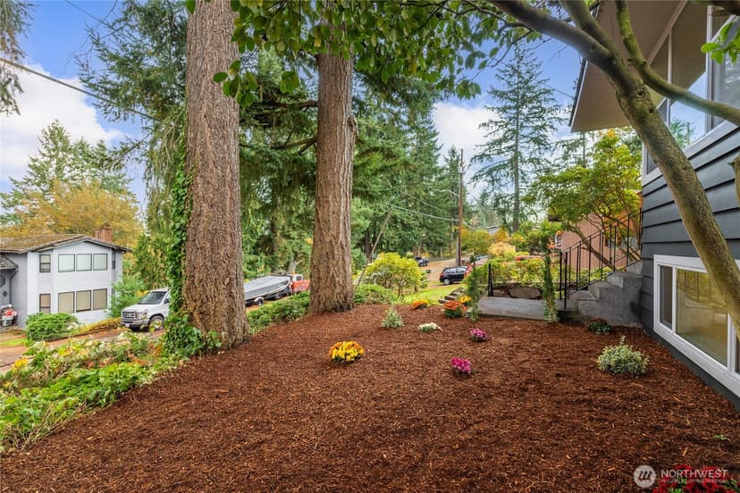 Property photo for 11721 24th Avenue NE, Seattle photo 34