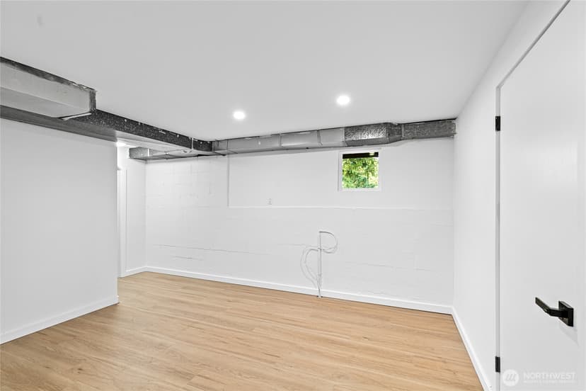 Property photo for 11721 24th Avenue NE, Seattle photo 32