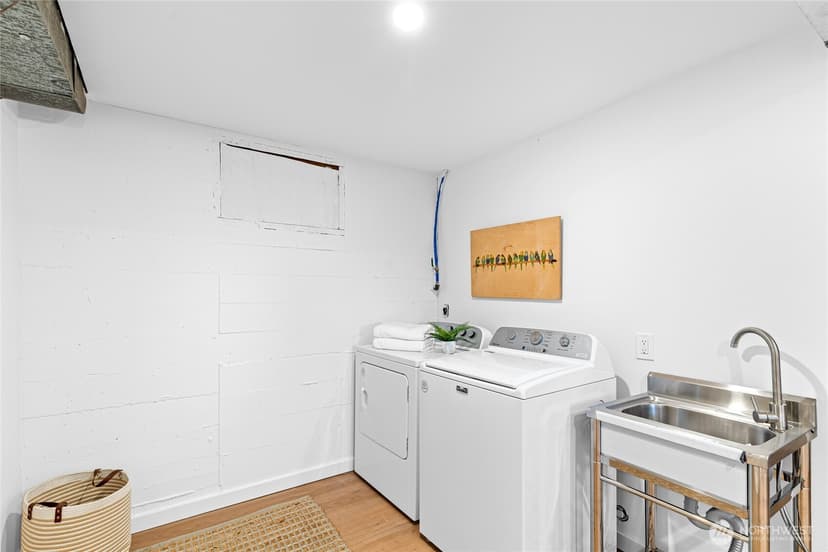 Property photo for 11721 24th Avenue NE, Seattle photo 29