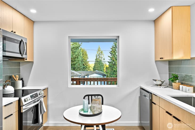 Property photo for 11721 24th Avenue NE, Seattle photo 12