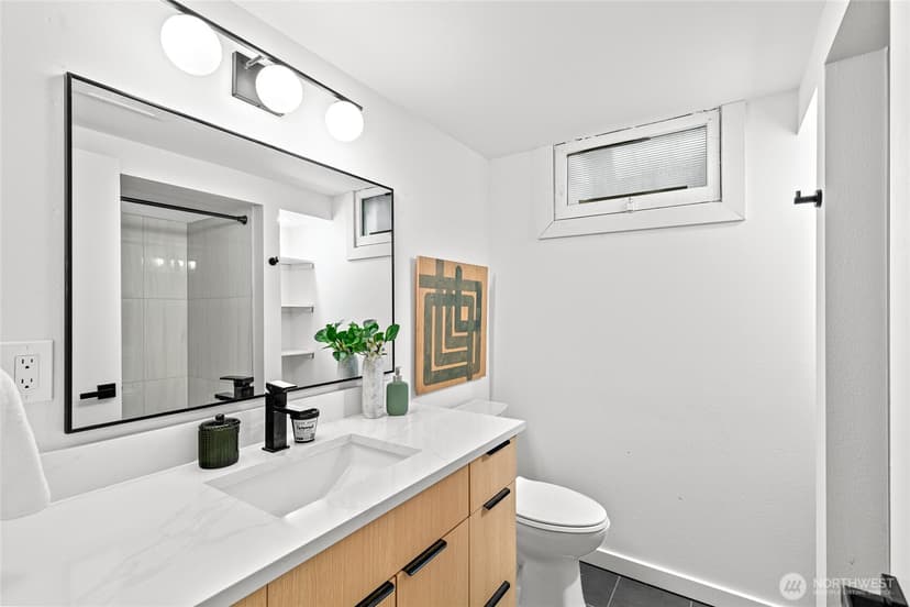 Property photo for 11721 24th Avenue NE, Seattle photo 27