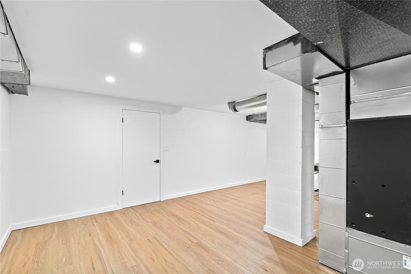 Property photo for 11721 24th Avenue NE, Seattle photo 33