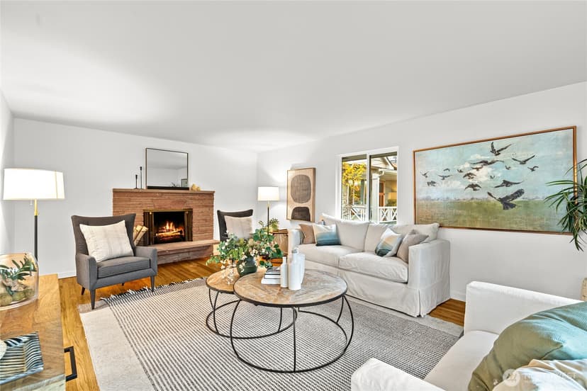 Property photo for 11721 24th Avenue NE, Seattle photo 4