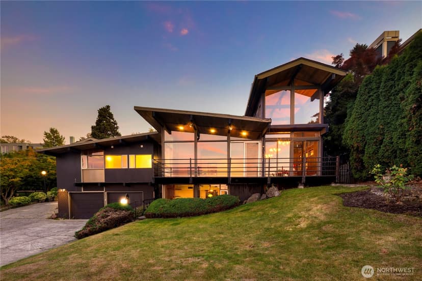Property photo for 3653 W Commodore Way, Seattle