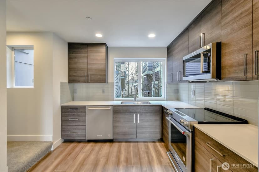 Property photo for 1919 24th Avenue S #D, Seattle photo 6
