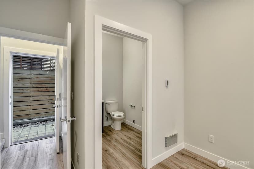 Property photo for 1919 24th Avenue S #D, Seattle photo 13
