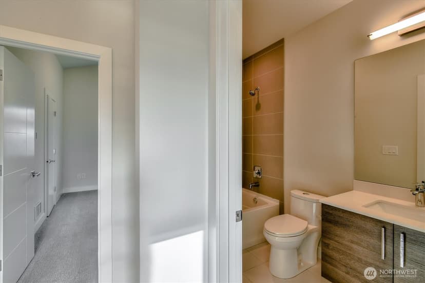 Property photo for 1919 24th Avenue S #D, Seattle photo 14