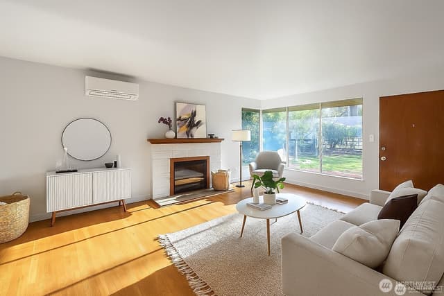 Property photo for 11144 Woodward Avenue S, Seattle photo 3