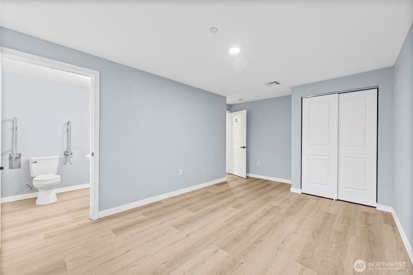 Property photo for 5704 109th Street SW, Lakewood photo 15