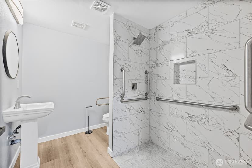 Property photo for 5704 109th Street SW, Lakewood photo 16