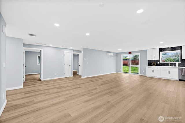 Property photo for 5704 109th Street SW, Lakewood photo 4