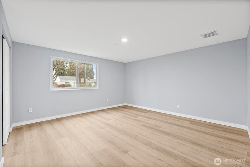 Property photo for 5704 109th Street SW, Lakewood photo 17