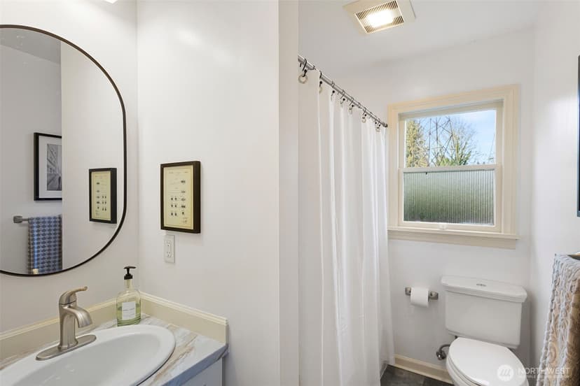 Property photo for 19024 15th Avenue NE, Shoreline photo 26