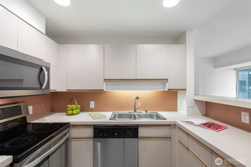 Property photo for 98 Union Street #408, Seattle photo 11