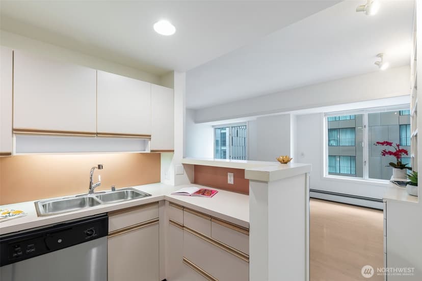 Property photo for 98 Union Street #408, Seattle photo 12
