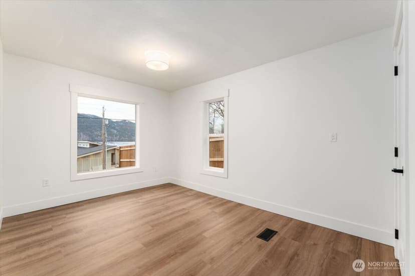 Property photo for 124 Boetzkes Avenue, Manson photo 16