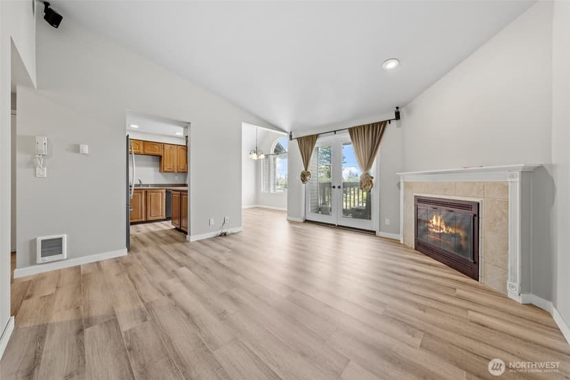 Property photo for 12025 SE 60th Street #B, Bellevue photo 4