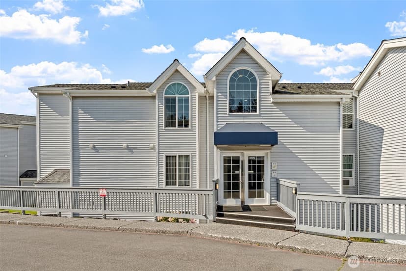 Property photo for 12025 SE 60th Street #B, Bellevue photo 2