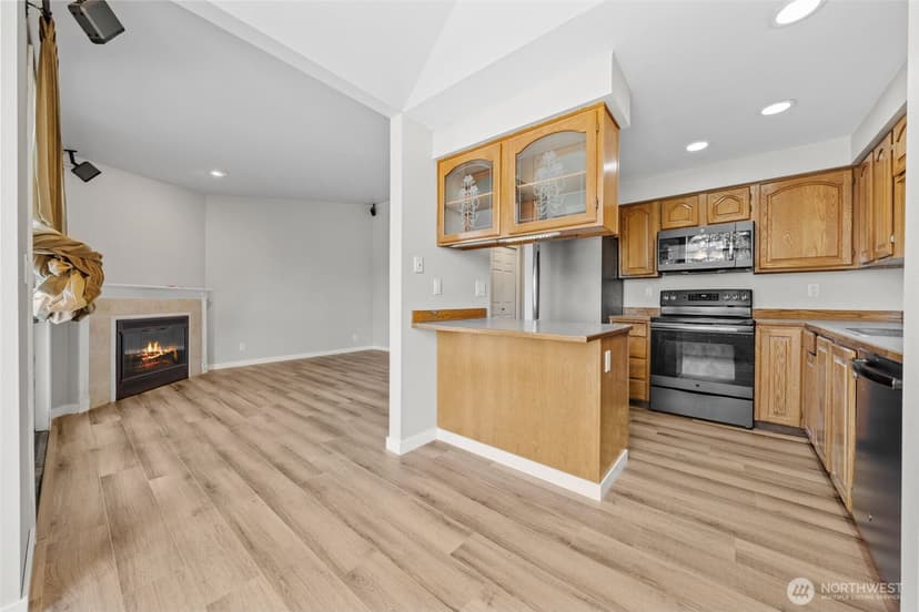 Property photo for 12025 SE 60th Street #B, Bellevue photo 8