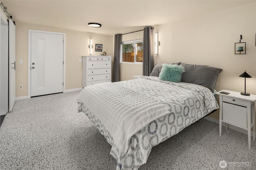 Property photo for 916 164th Place NE, Bellevue photo 16