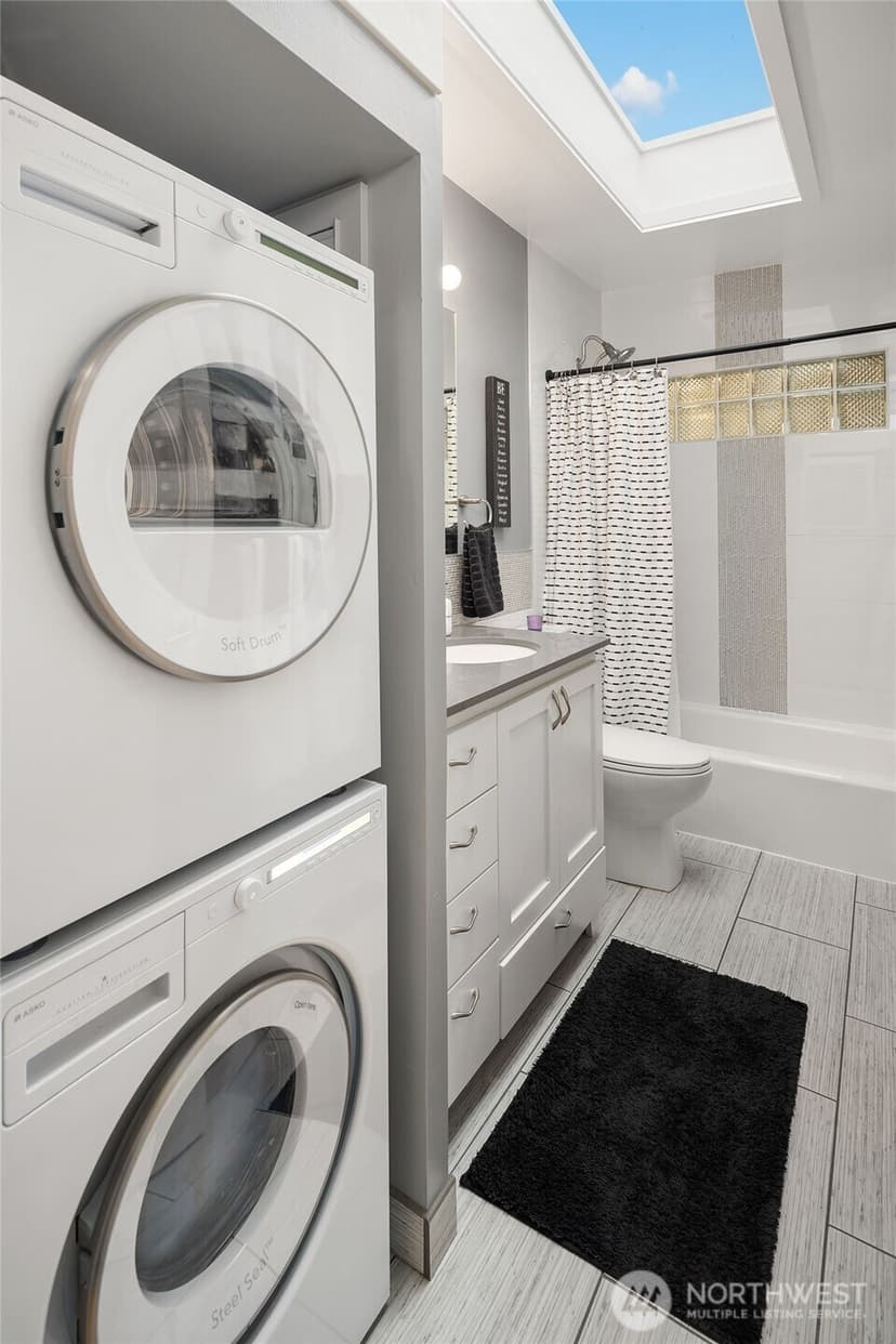 Property photo for 916 164th Place NE, Bellevue photo 23
