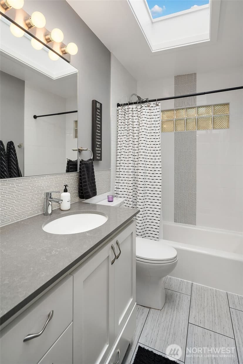 Property photo for 916 164th Place NE, Bellevue photo 22