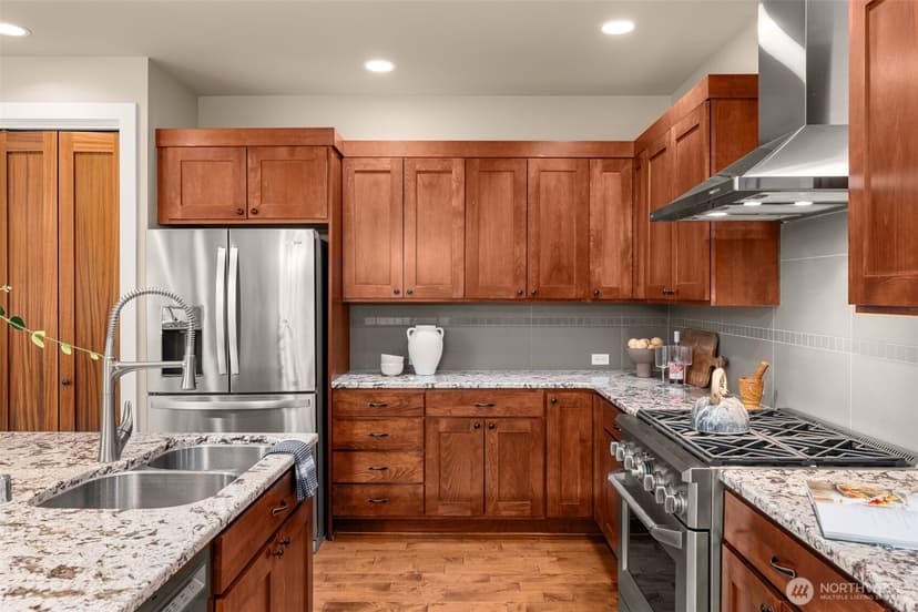 Property photo for 1213 N 41st Place, Renton photo 11