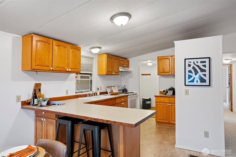 Property photo for 19015 16th Avenue NE, Shoreline photo 8