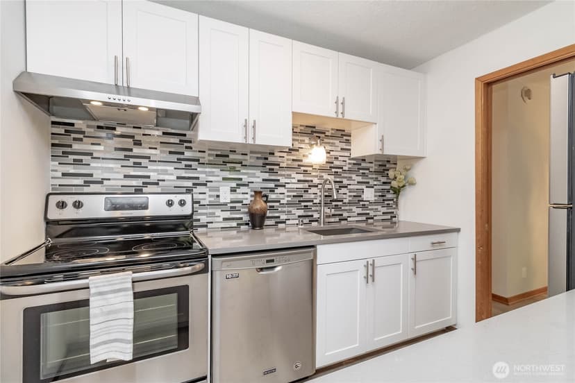 Property photo for 1808 S 118th Street #102, Seattle photo 6