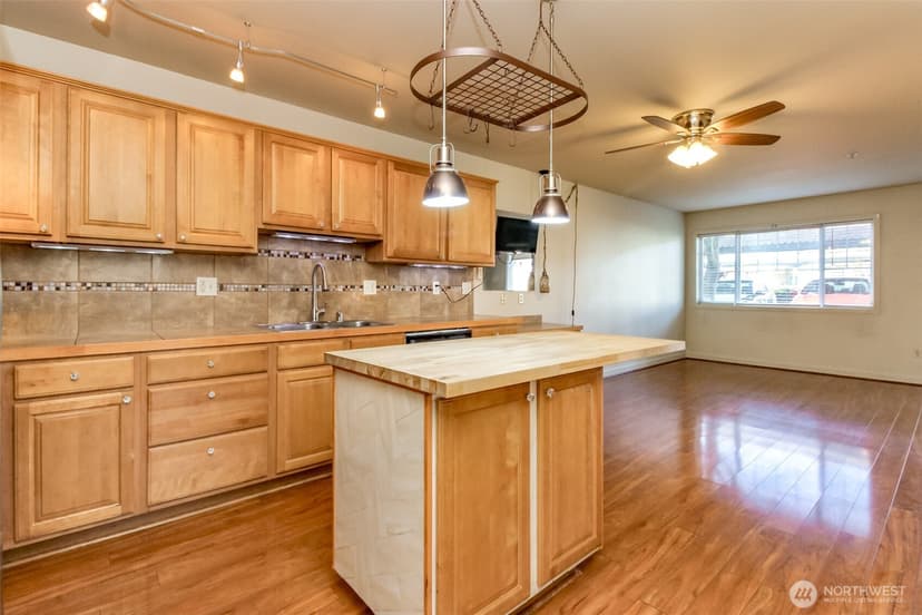 Property photo for 13405 97th Avenue E #101, Puyallup photo 3