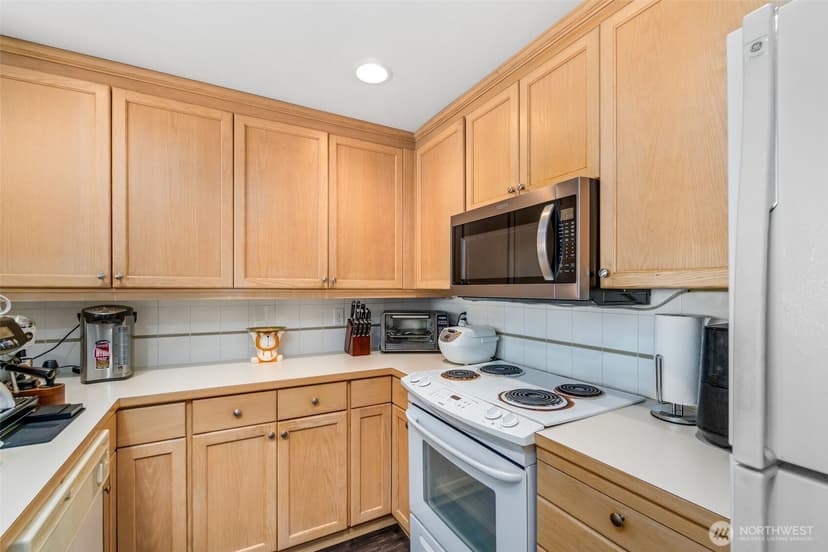 Property photo for 15325 Sunwood Boulevard #B304, Tukwila photo 6