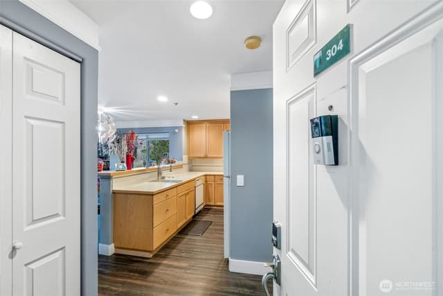 Property photo for 15325 Sunwood Boulevard #B304, Tukwila photo 2