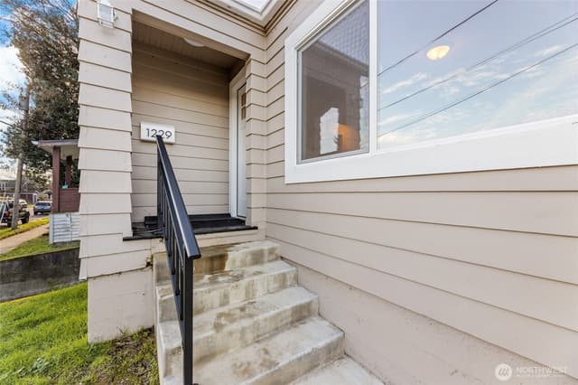 Property photo for 1229 Broadway Ave, Bremerton photo 3