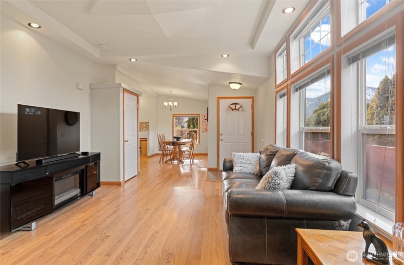 Property photo for 935 Sunrise Drive, Manson photo 6