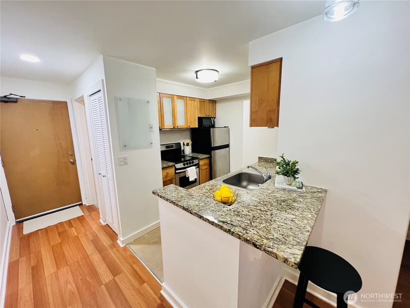 Property photo for 7600 Greenwood Avenue N #206, Seattle photo 18