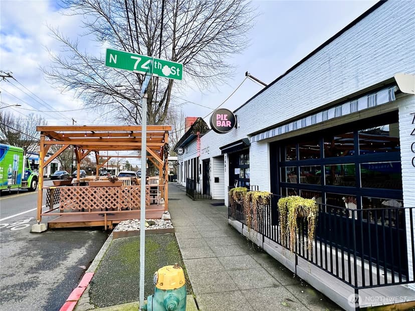 Property photo for 7600 Greenwood Avenue N #206, Seattle photo 26