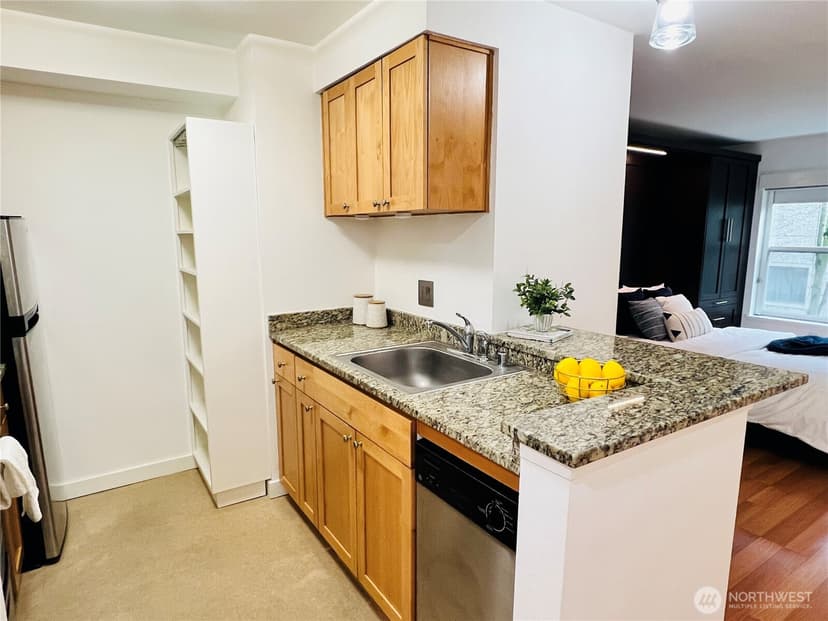 Property photo for 7600 Greenwood Avenue N #206, Seattle photo 17