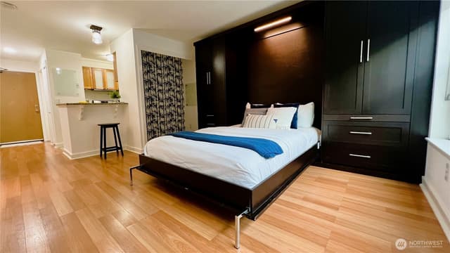 Property photo for 7600 Greenwood Avenue N #206, Seattle photo 4