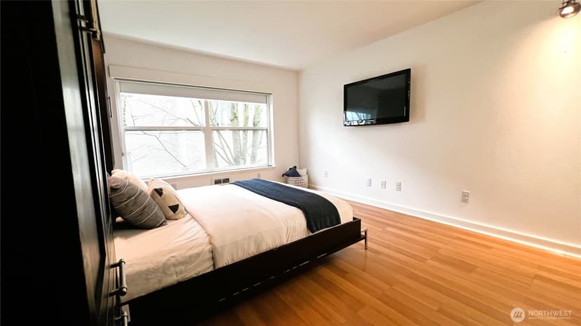 Property photo for 7600 Greenwood Avenue N #206, Seattle photo 10