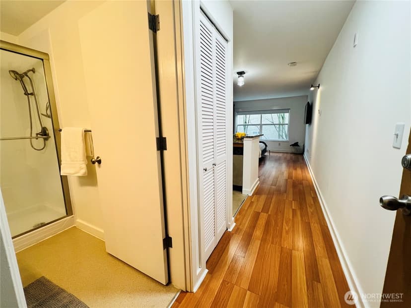 Property photo for 7600 Greenwood Avenue N #206, Seattle photo 2