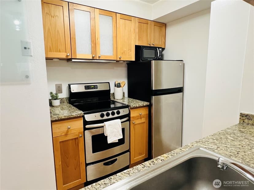 Property photo for 7600 Greenwood Avenue N #206, Seattle photo 15