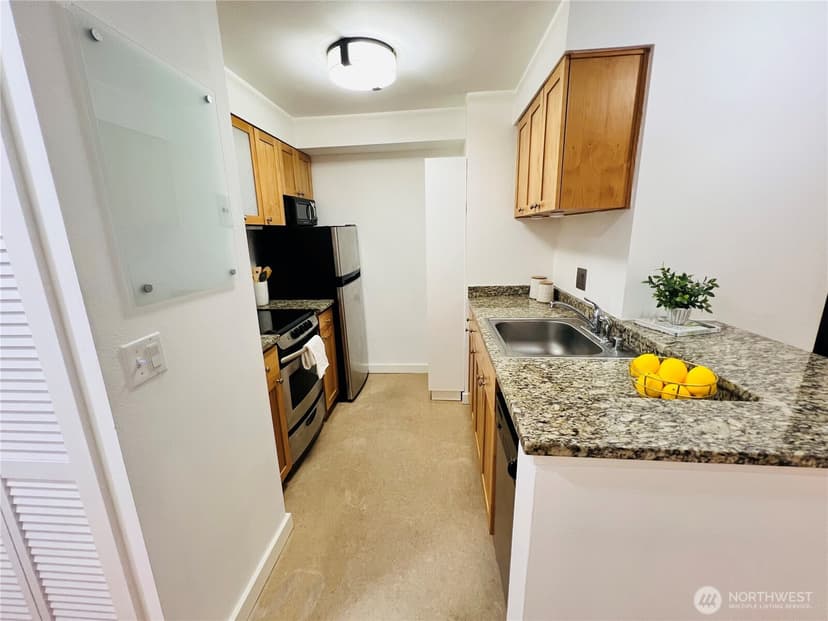 Property photo for 7600 Greenwood Avenue N #206, Seattle photo 16