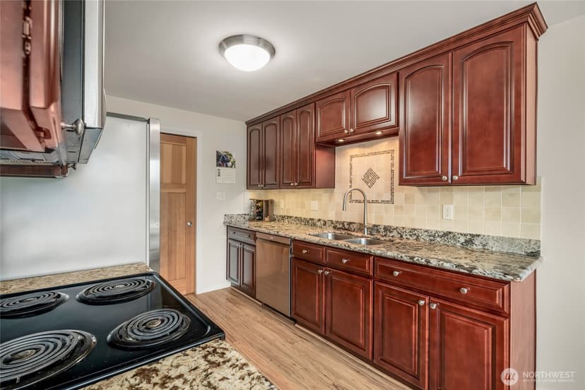 Property photo for 1020 5th Avenue S #8, Edmonds photo 13